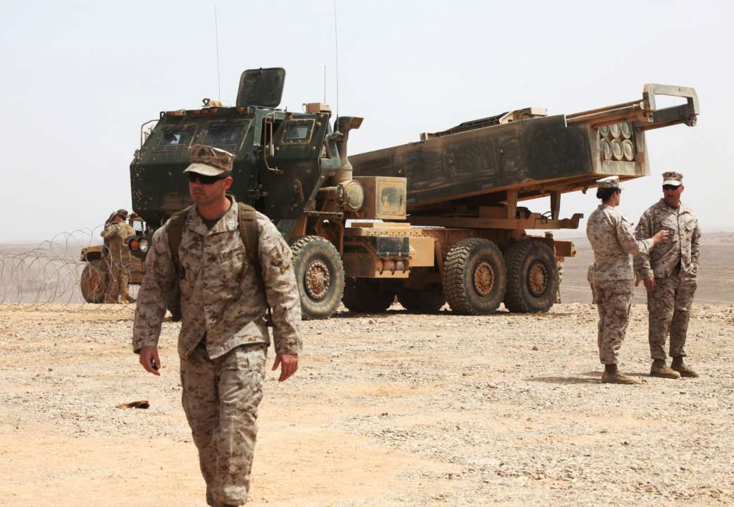 У США анонсували новий пакет військової допомоги для України/Фото: Jordan Pix/Getty Images Американська РСЗВ HIMARS в пустелі