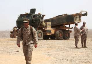 У США анонсували новий пакет військової допомоги для України/Фото: Jordan Pix/Getty Images Американська РСЗВ HIMARS в пустелі