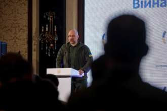 Шмыгаль предположил, сколько ущерба принесет война в 2023 году. Фото: Фейсбук Дениса Шмыгаля Убытки от войны