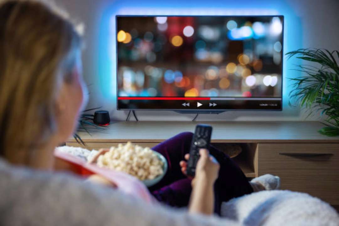 Фото с pexels.com Подборка минисериалов, просматривая которые вы не соскучитесь