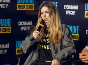 Еще полторы тысячи защитников Мариуполя находятся в плену/Фото: Медиацентр Украина/Telegram Євгения Синельник