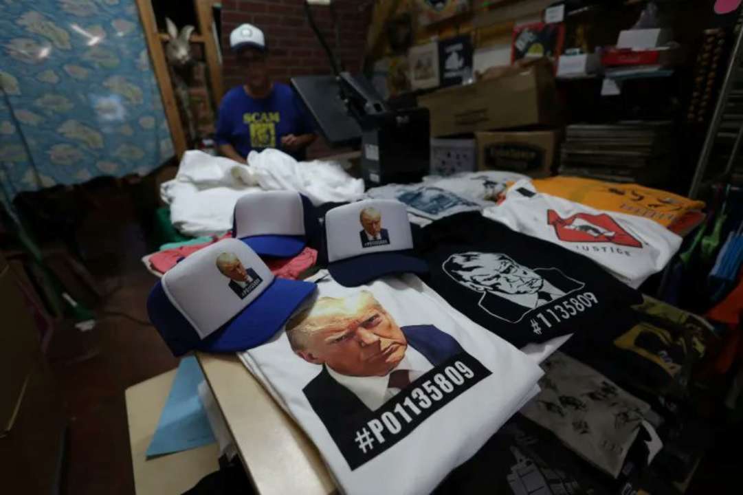 Мерч з фото Дональда Трампа