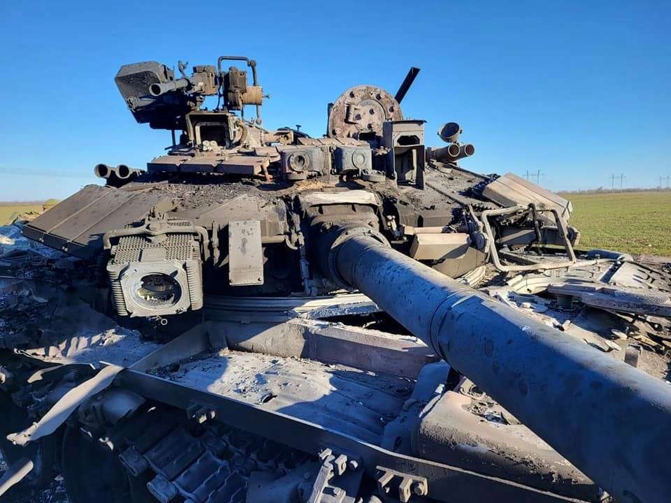 Російський окупант здав танк/Фото: Генштаб ЗСУ Не бачив сенсу воювати: російський солдат здав танк за винагороду