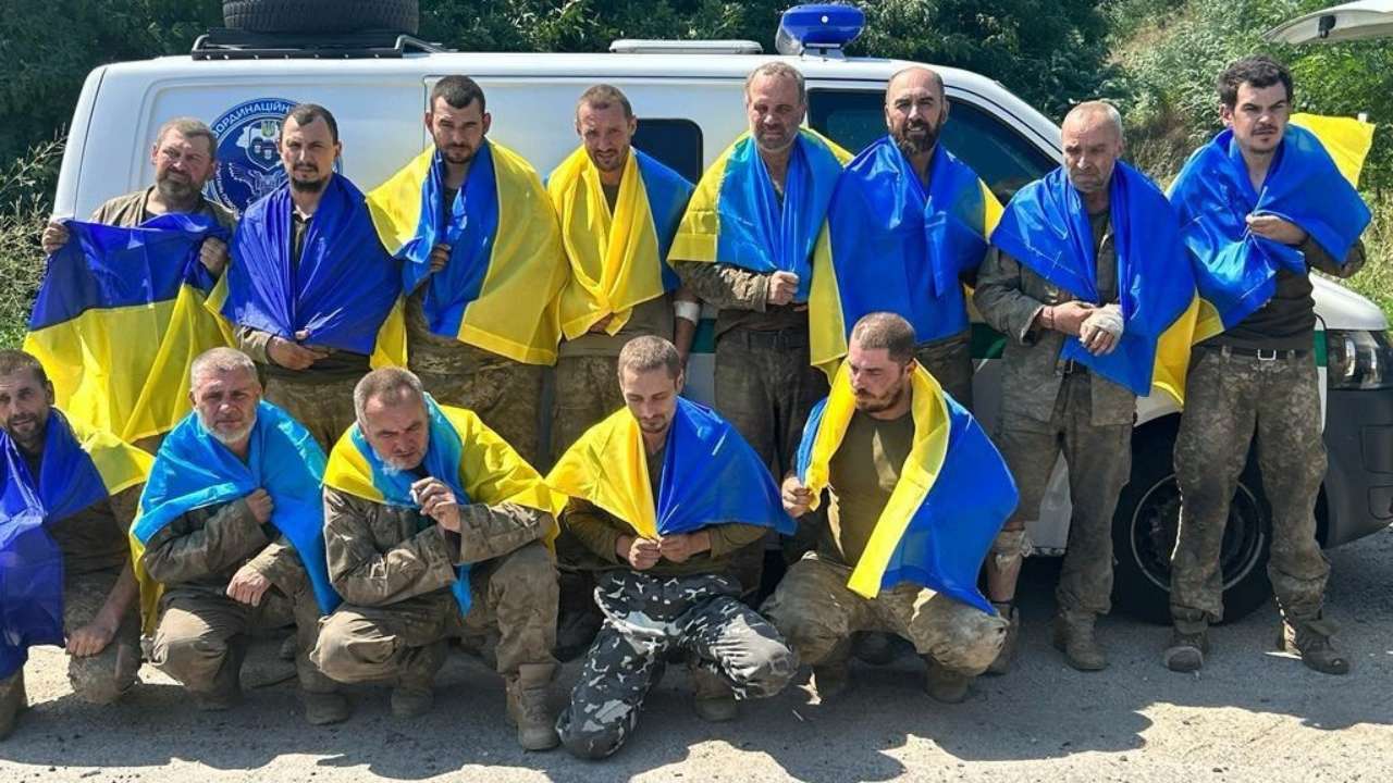 Як не нашкодити звільненому з полону/Фото: Koord_shtab Як не нашкодити звільненому з полону: відео КШППВ