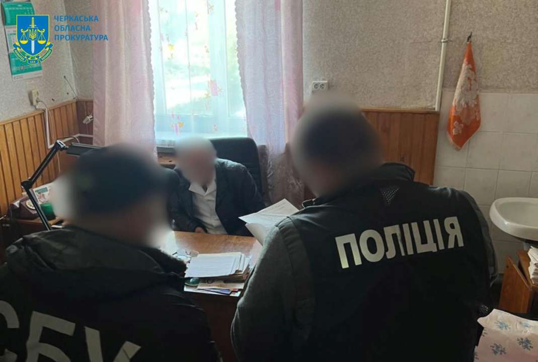 На Черкащині затримали члена ВЛК/Фото: Черкаська обласна прокуратура На Черкащині на хабарі спіймали члена ВЛК