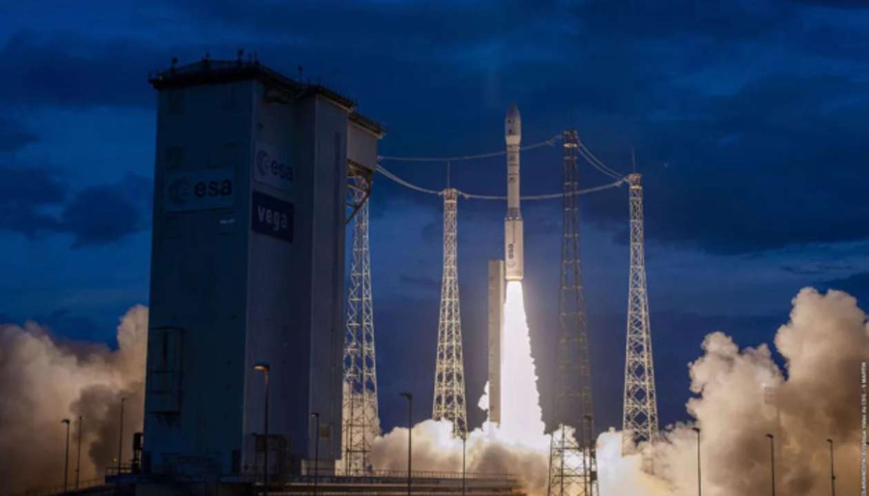 Ракета Vega с военными спутниками на борту стартовала с космодрома Гвианского/Фото: Arianespace Ракета