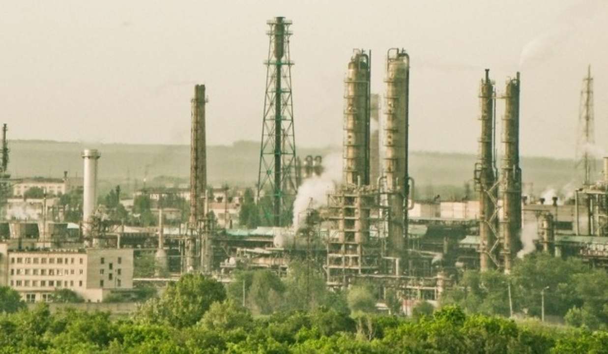 Оккупанты активно обстреливают "Азот"/Фото: Wikipedia Азот