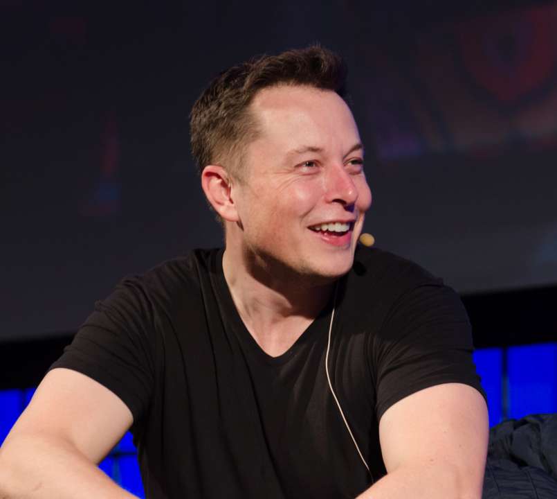 Илон Маск массово продает акции Tesla. Фото: Wikimedia Илон Маск