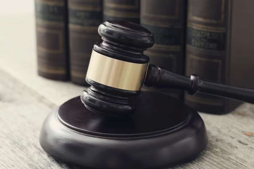 Получить повестку можно будет по смс или Viber / Фото: Freepik Суд