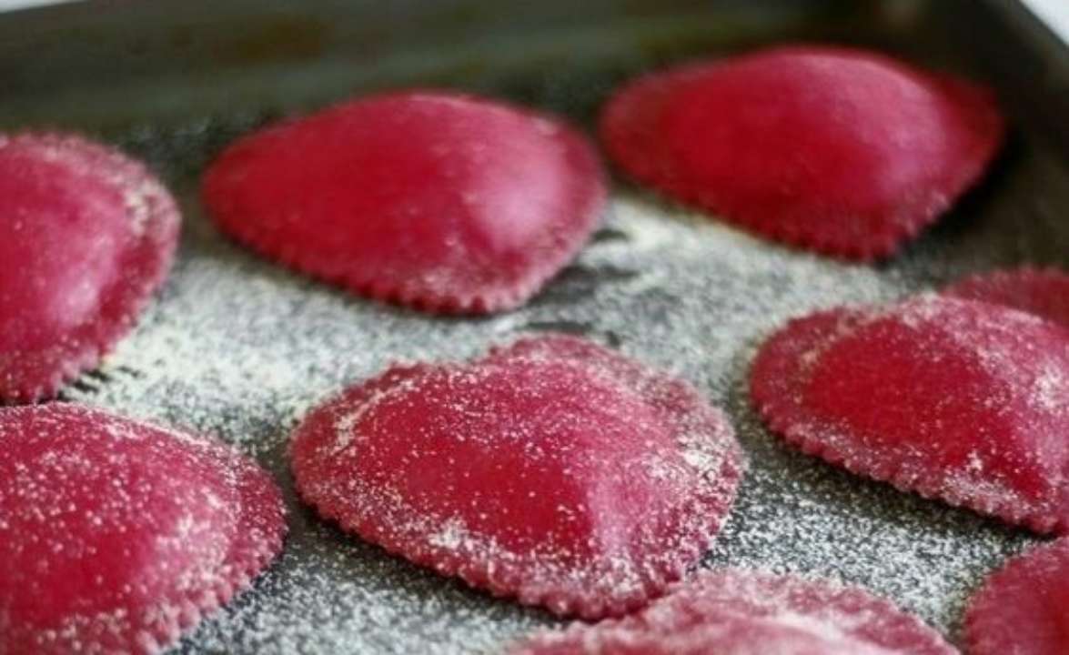 Готуємо червоні вареники з маком/Фото: pinterest Не млинцями єдиними: рецепт червоних вареників на Масницю 2023