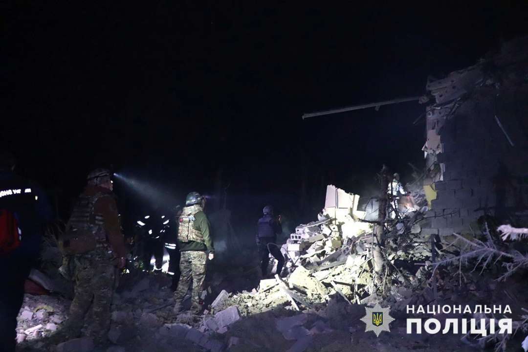 У морях 6 ворожих кораблів, серед них 2 носії крилатих ракет "Калібр" загальним залпом до 16 ракет У морях 6 ворожих кораблів, серед них 2 носії крилатих ракет "Калібр" загальним залпом до 16 ракет