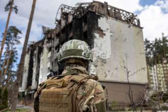 Утренний отчет Генштаба ВСУ по войне в Украине/Фото: John Moore/Getty Images Враг усиливает группировку войск и сосредотачивается на удержании занятых позиций – Генштаб