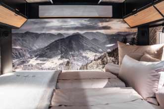 Фото: Stone Offroad Design Брутальний дім на колесах 6х6 пропонує домашній комфорт в будь-яких умовах. Фото