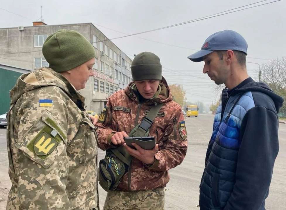 Во Львове и области представители ТЦК будут носить бодикамеры/Фото: vinnitsa.info Работники ТЦК во Львовской области начали использовать бодикамеры: для чего это нужно