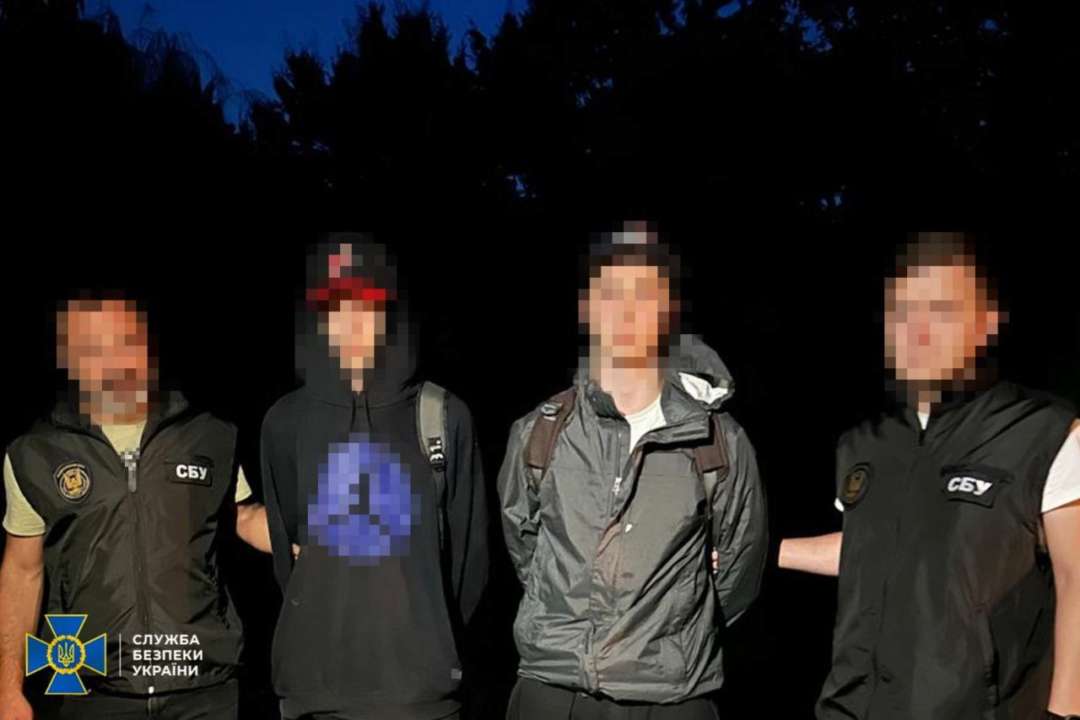 Во Львове задержали пособников фсб, которые поджигали авто украинских военных/Фото: SBUkr Поджигали авто украинских военных: во Львове задержали приспешников фсб