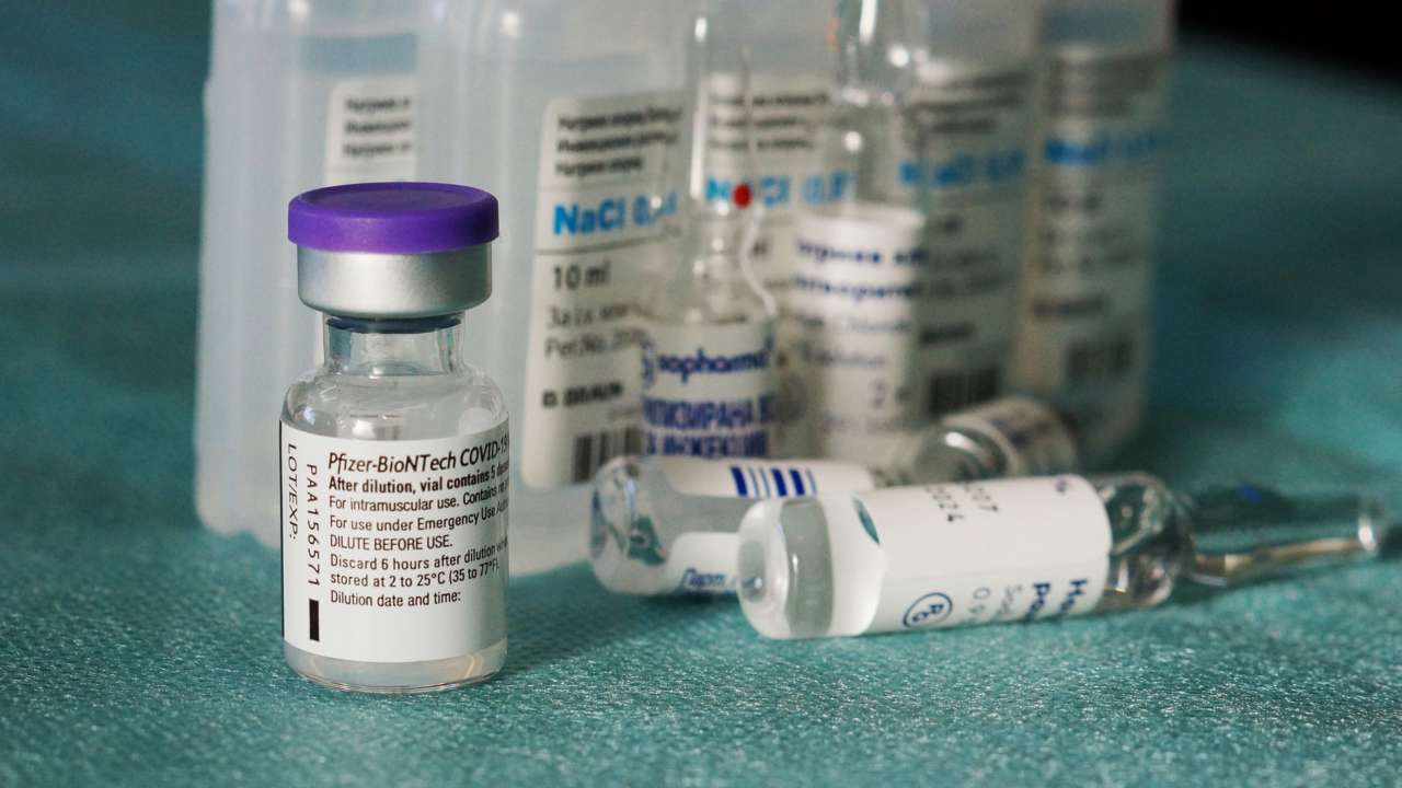 Украине выделят почти миллион доз вакцины Pfizer