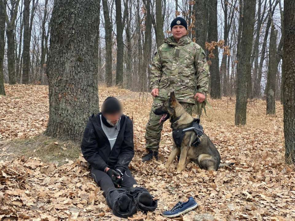 В Киевской области Рекс задержал двух воров - иностранцев / Фото: Андрій Нєбитов