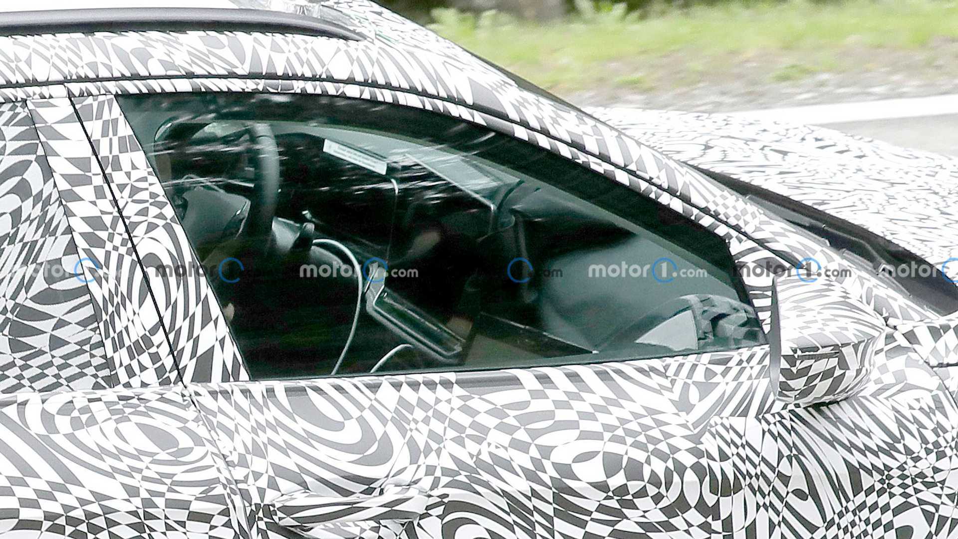 Новый Skoda Superb впервые заметили во время тестов/Фото: Motor1 Skoda