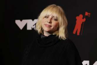 Билли Айлиш подтвердила слухи о романе с фронтменом группы The Neighbourhood/Фото: Gettyimages Не скрывают чувства: Билли Айлиш заметили за поцелуями с фронтменом группы The Neighbourhood