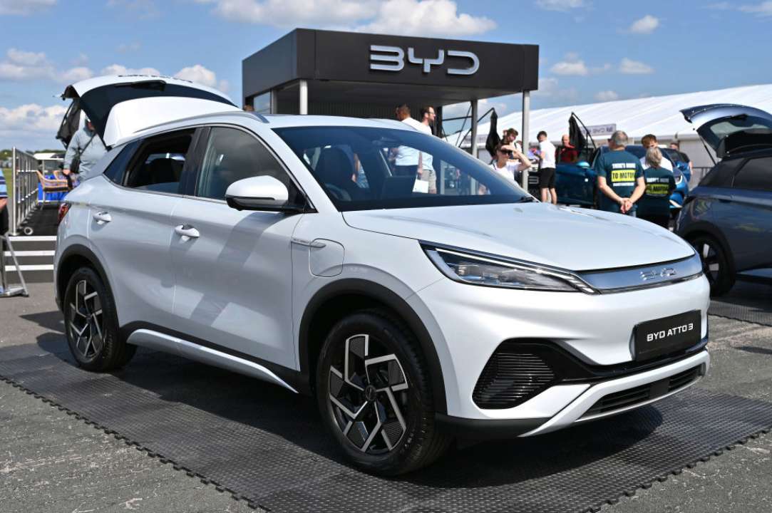 Китайський виробник BYD збудує завод в Угорщині/Фото: John Keeble/Getty Images BYD Atto 3
