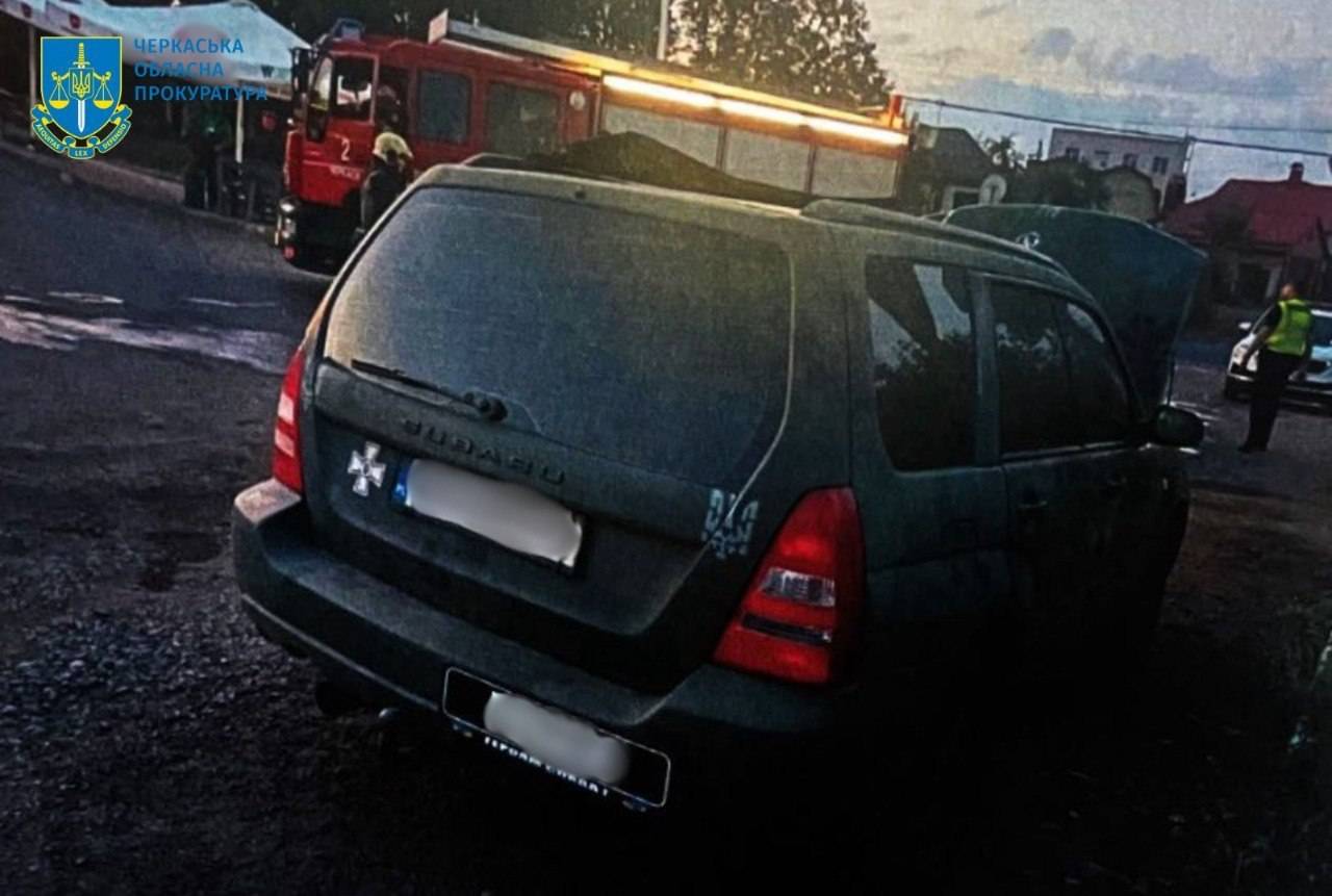У Черкасах затримали паліїв військових автівок/Фото: Черкаська обласна прокуратура У Черкасах затримали паліїв військових автівок/Фото: Черкаська обласна прокуратура