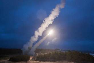 Окупанти випустили 11 ракет по Миколаєву та області/Фото: Getty Images Ракета
