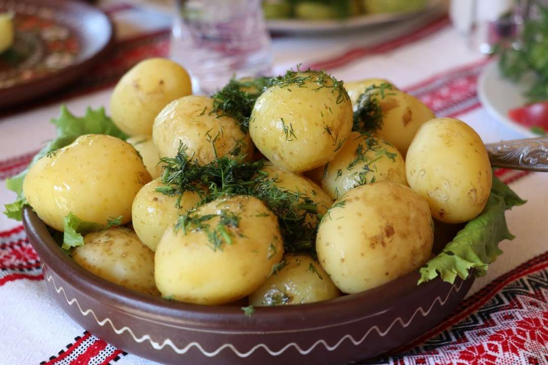 Лікар розповіла кому краще зменшити споживання картоплі