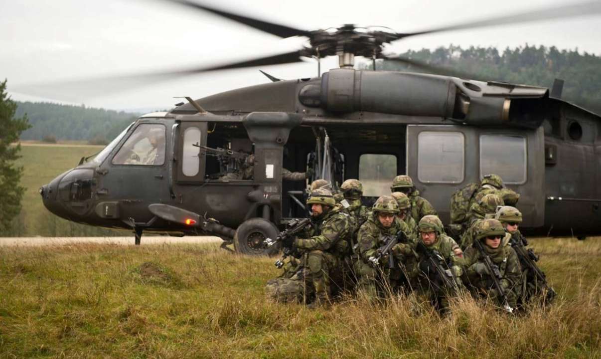 Чеський "Подарунок для Путіна" збиратиме кошти на Black Hawk для України/Фото: Tsaplienko Чеський "Подарунок для Путіна" збиратиме кошти на Black Hawk для України