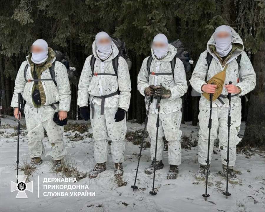 ГПСУ на Сочельник задержала уклонистов возле границы с Румынией/Фото: DPSUkr Задержаны 4 мужчин, которые пытались попасть в Румынию - Госпогранслужба