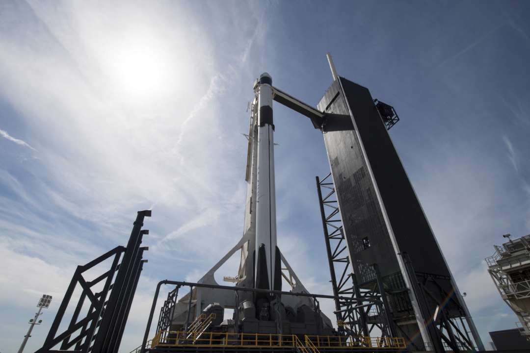 Самолёт в небе сорвал запуск ракеты Falcon 9