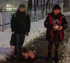 У Києві дітей не пустили до укриття під час тривоги/Фото: KyivPolitics Охоронець школи в Києві не пустив дітей в укриття під час повітряної тривоги
