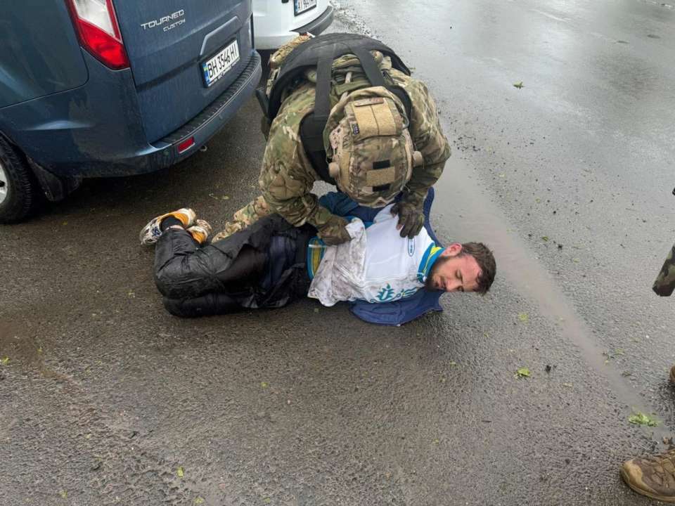 ДБР повідомило підозру в дезертирстві військовим, які застрелили поліцейського на Вінничині/Фото: Нацполіція/Telegram Затримання одного з нападників