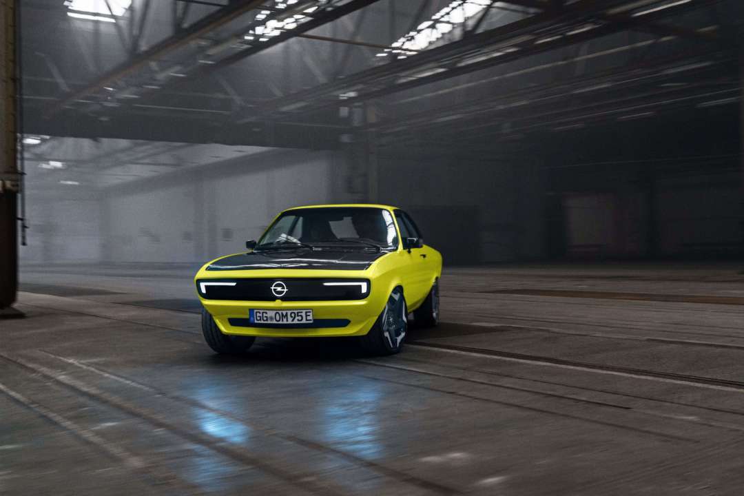 Opel представила електричний спорткар в класичному стилі
