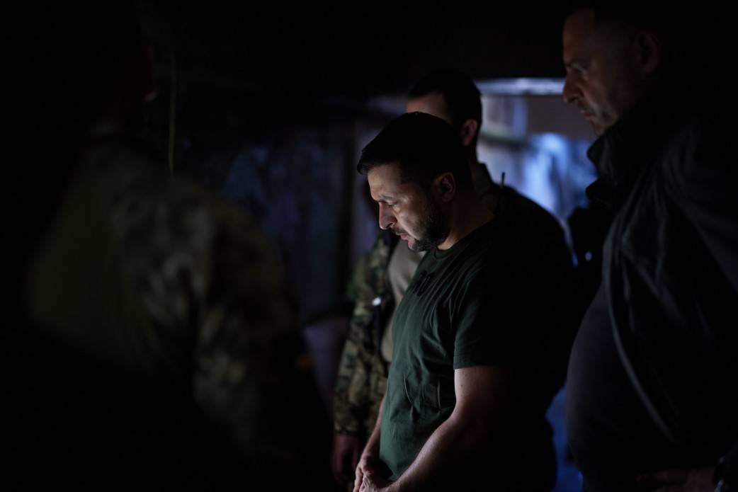 Зеленский посетил позиции ВСУ в районе Бахмута и Лисичанска/Фото: Офис президента Зеленский посетил позиции ВСУ в районе Бахмута и Лисичанска/Фото: Офис президента
