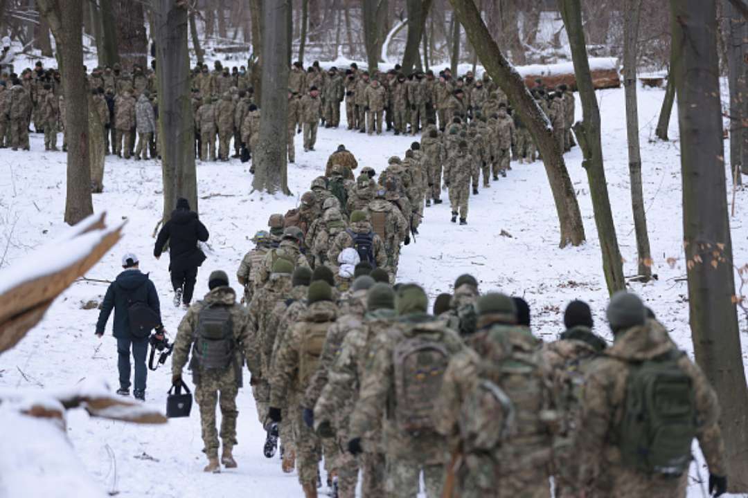 Военный объяснил, почему мобилизация продолжается/Фото: Sean Gallup/Getty Images В ком больше всего нуждается украинская армия: военный назвал основной мотив мобилизации