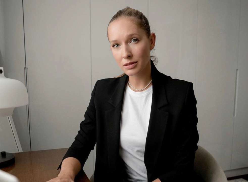 "Какие вы милые": Екатерина Осадчая опубликовала новогодний снимок с семьей