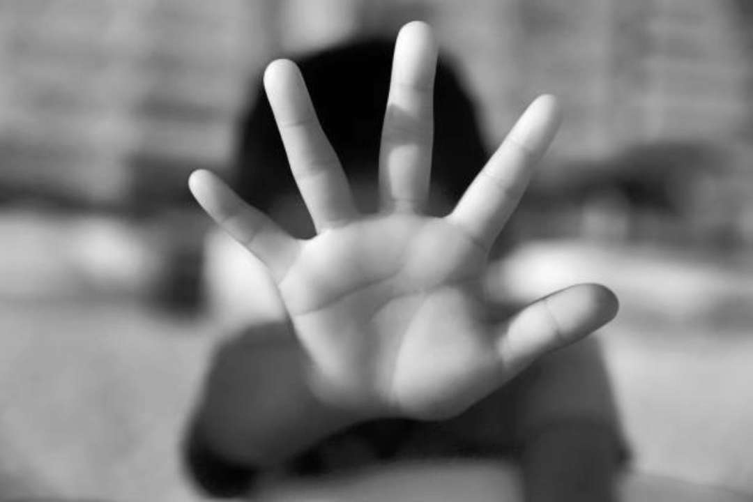 Куда обращаться, если вы или ваши близкие стали жертвами торговли людьми/Фото: Getty Images Куда обращаться, если вы или ваши близкие стали жертвами торговли людьми