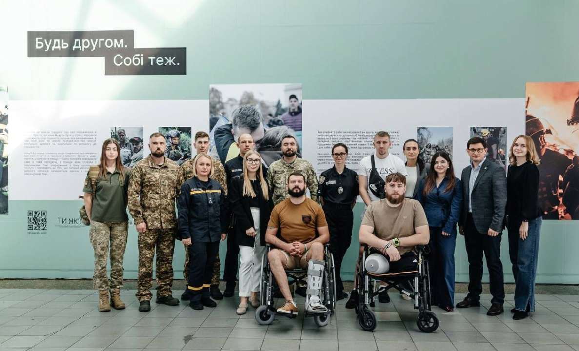 Фотовиставка про ментальне здоров'я чоловіків/Фото: ТГ МВС України На вокзалі Києва презентували фотовиставку про ментальне здоров'я чоловіків