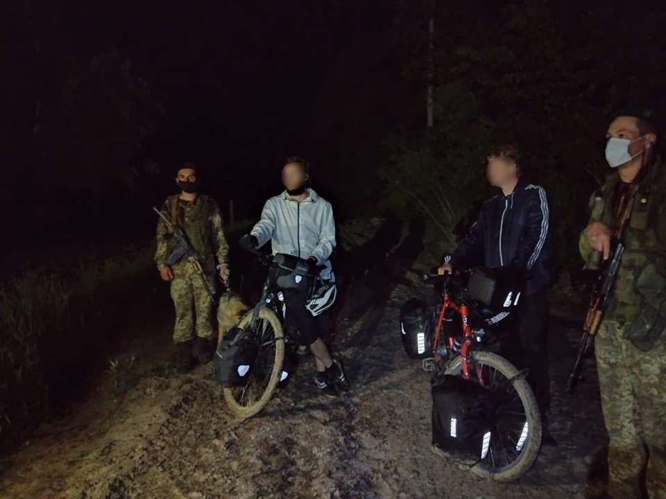Думали, що Україна є членом ЄС: прикордонники затримали велосипедистів з Німеччини