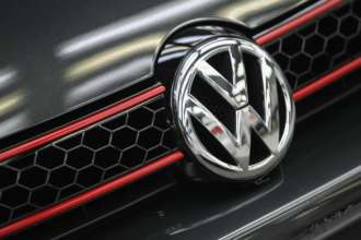 Greenpeace подает в суд на Volkswagen с требованием прекратить производство автомобилей с ДВС/Фото: Getty Images Volkswagen Golf GTI