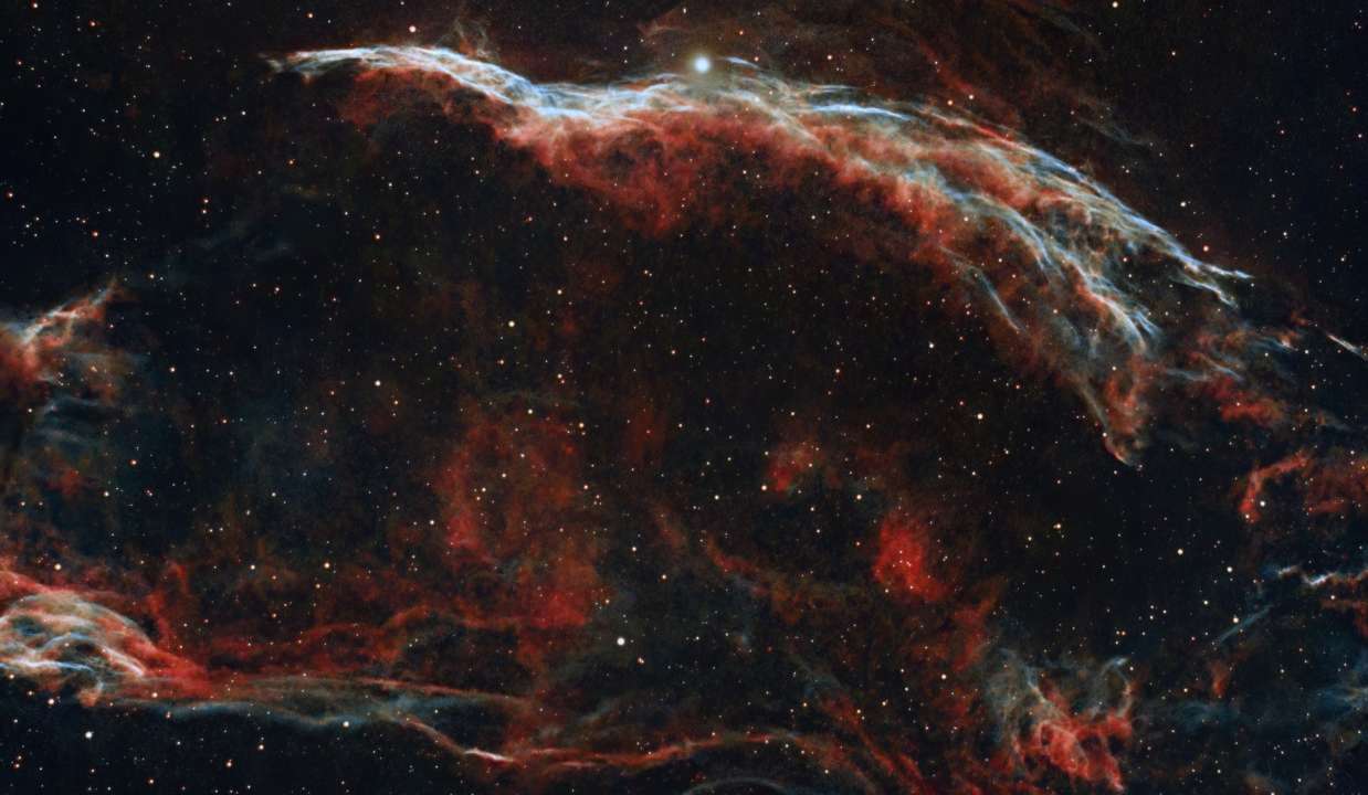 Космічна Душа: телескоп Габбл показав заворожуюче фото червоної туманності