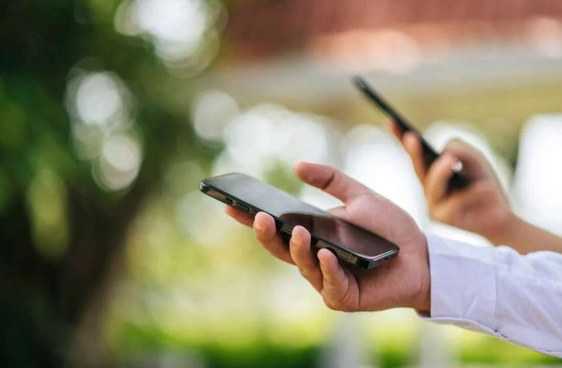Шахраї розсилають на телефони українців смс від фейкового поштового оператора / Фото: jcomp/Freepik Шахраї розсилають на телефони українців смс від фейкового поштового оператора / Фото: jcomp/Freepik