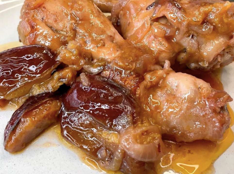 Рецепт курицы в сливовом соусе пошагово / Фото: instagram/vistovska_cooking
