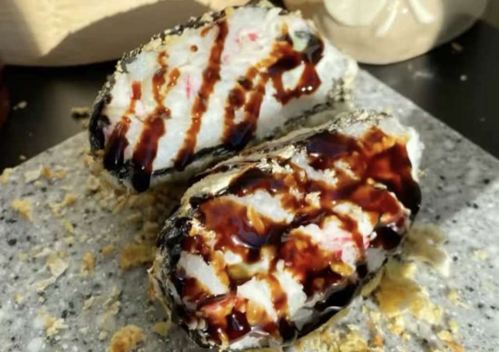 Быстро, вкусно и оригинально: рецепт суши-бургера в мультипечи