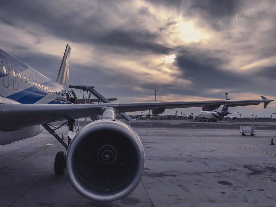 Фото: Pexels/Автор: Ahmed Muntasir Крило літака