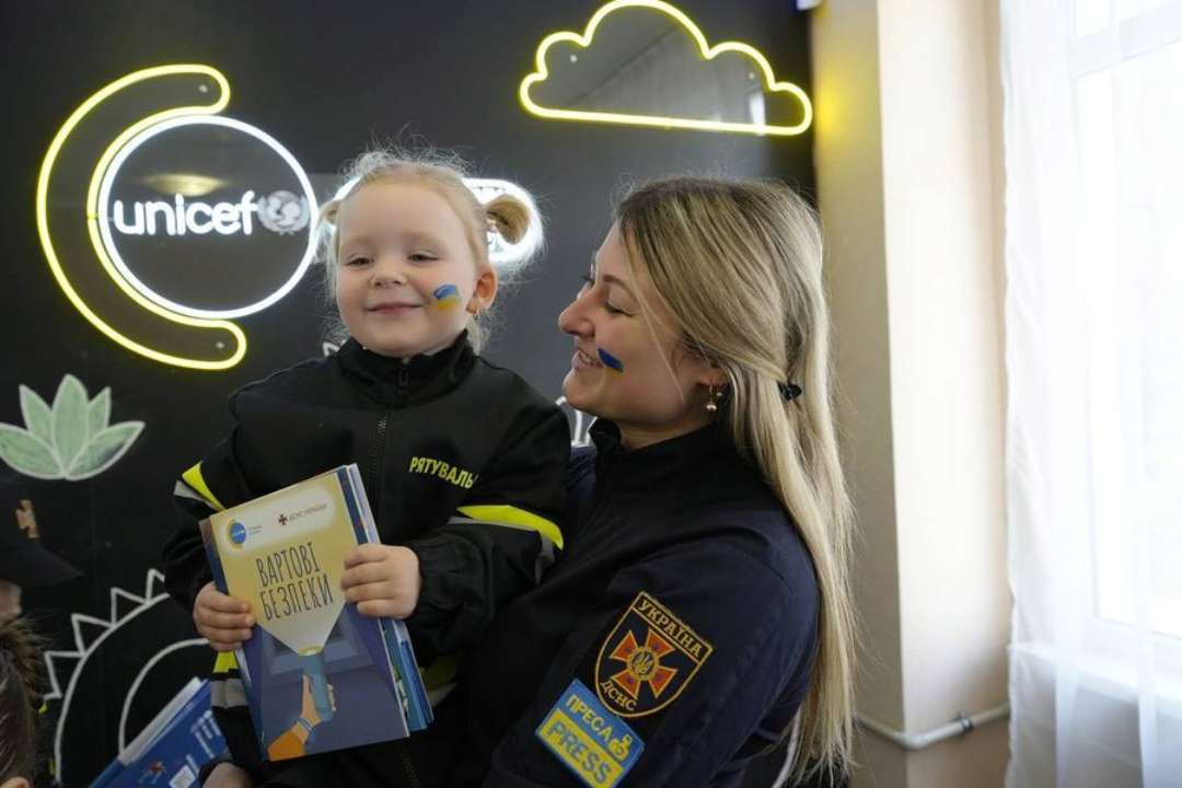 Выполнять задачи из брошюры можно дома с ребенком или на занятиях в школе. Возрастная категория – 4-10 лет Выполнять задачи из брошюры можно дома с ребенком или на занятиях в школе. Возрастная категория – 4-10 лет