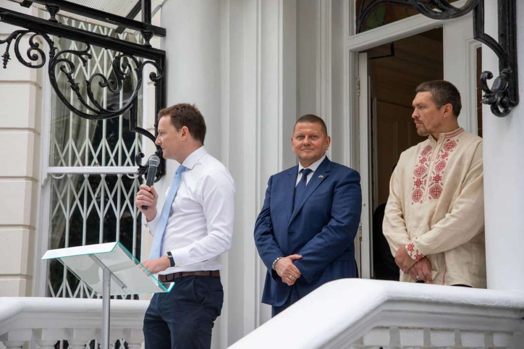 Из Великобритании в Украину отправили конвой из 50 автомобилей – Залужный