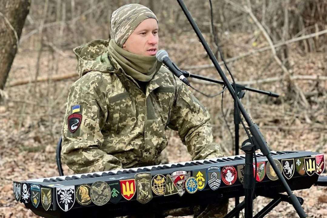Военный с позывным "Пианист" презентует альбом / Фото: Instagram/michael.oliinyk Военный с позывным "Пианист" презентует альбом, который создал на фронте
