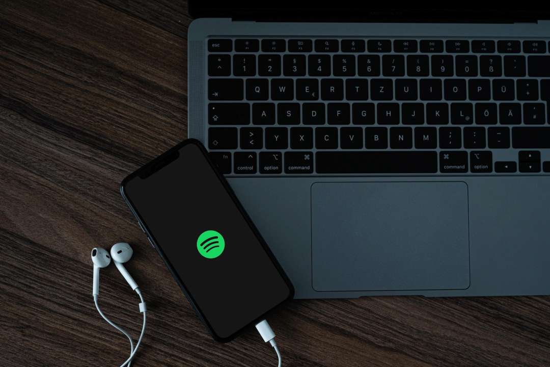 В Facebook появится приложение для воспроизведения музыки с Spotify