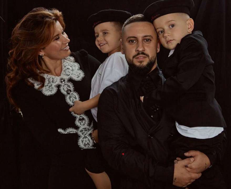 Воссоединение семьи: жена Монатика вернулась в Украину и показала, как ее встретил муж